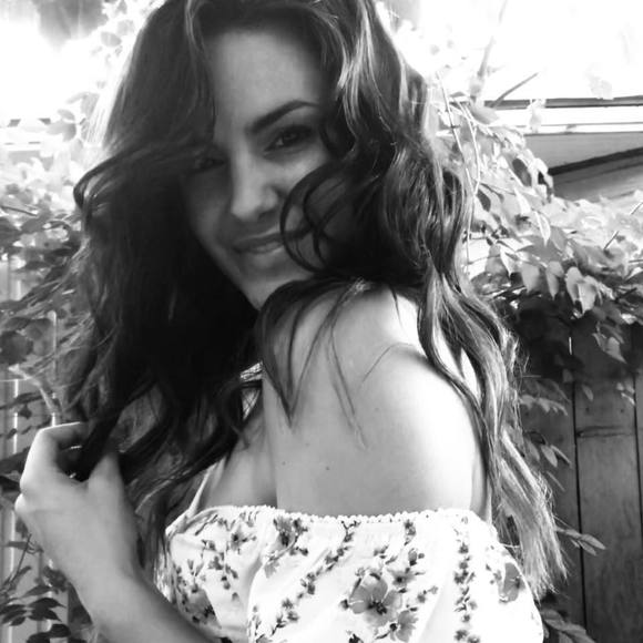 Meet your Posher, Kendall - Picture 1 of 1